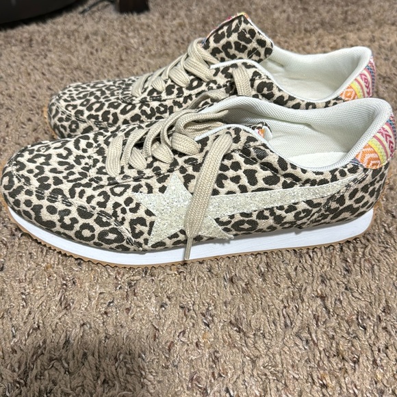 Very G - Women's Lupe Aztec Sneakers